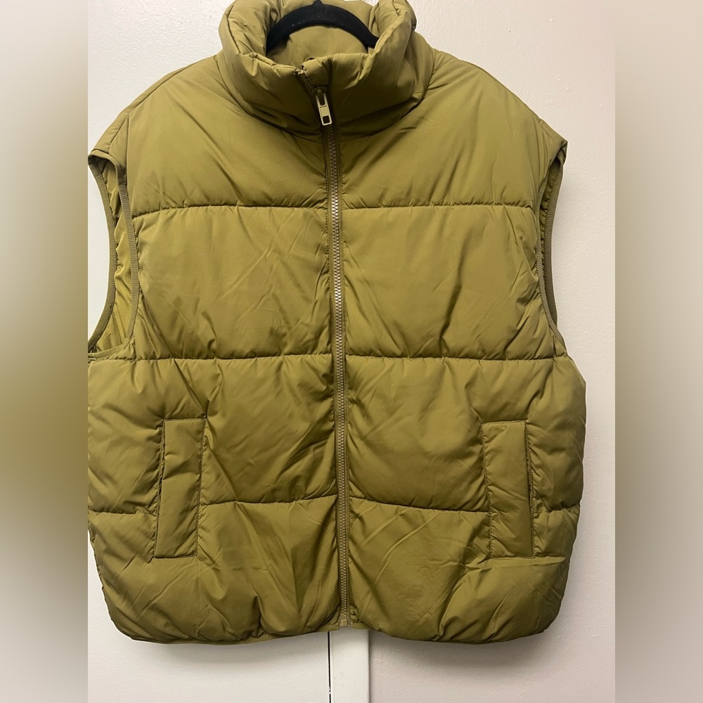 Mens puffy vest